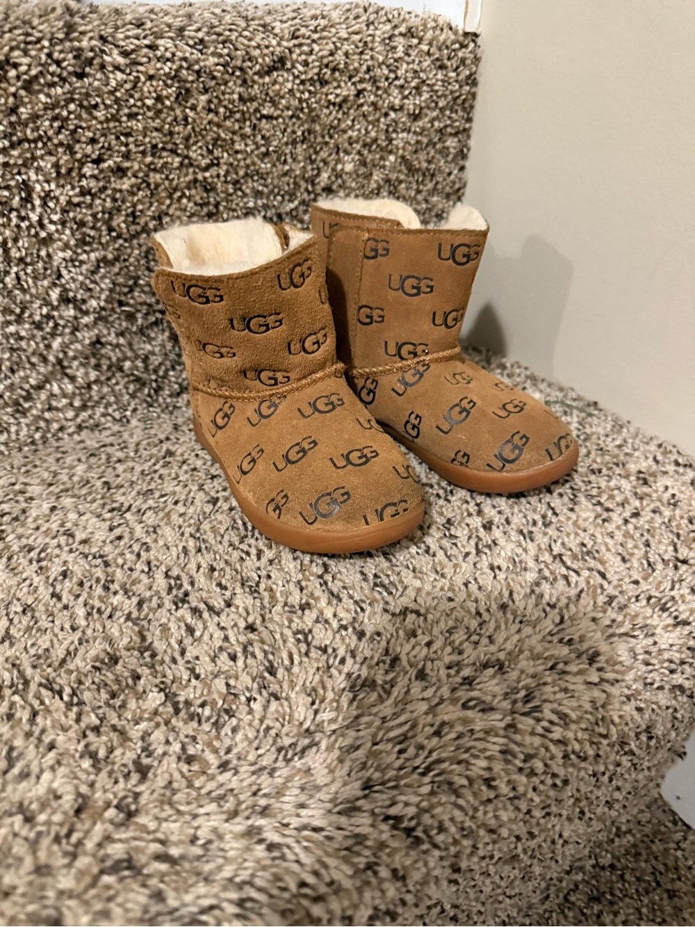 Ugg Keelan Embossed Boot toddler size 7